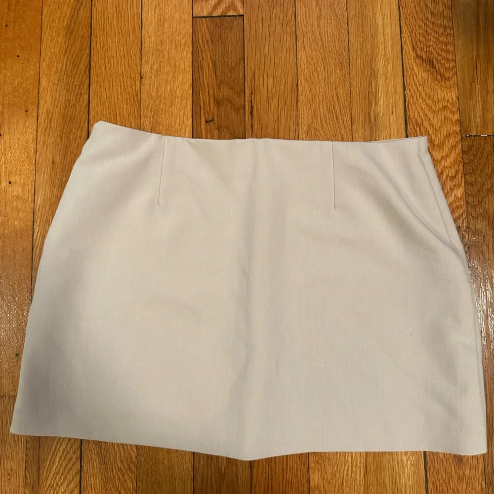Abercrombie & Fitch Scarlett Mini Skort – Size XS (Deep Taupe) - Picture 3 of 3